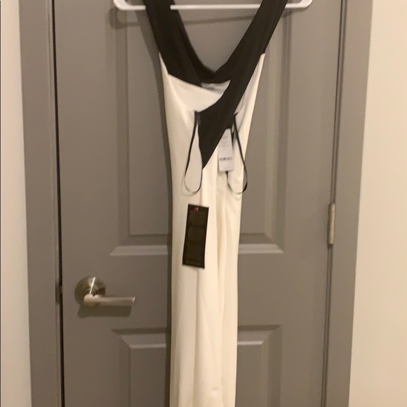 Off Shoulder Bebe Dress - Picture 2 of 3